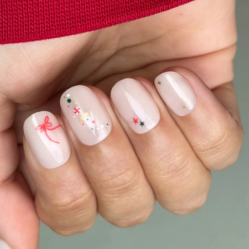 All Out Christmas Minimalist - Press-On | Extra Short | Round