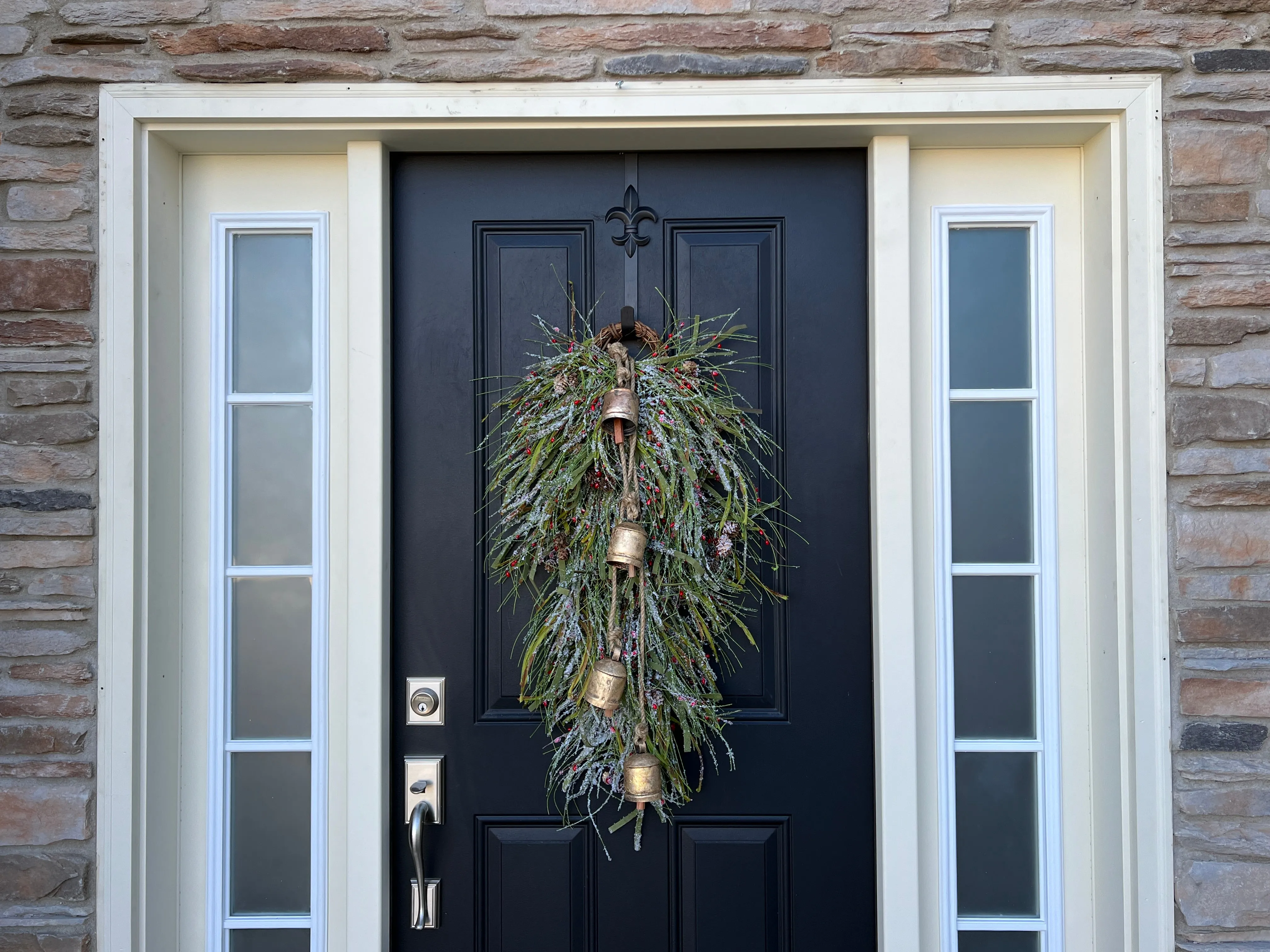 Nostalgic Christmas Teardrop Swag Wreath with Gold Bells