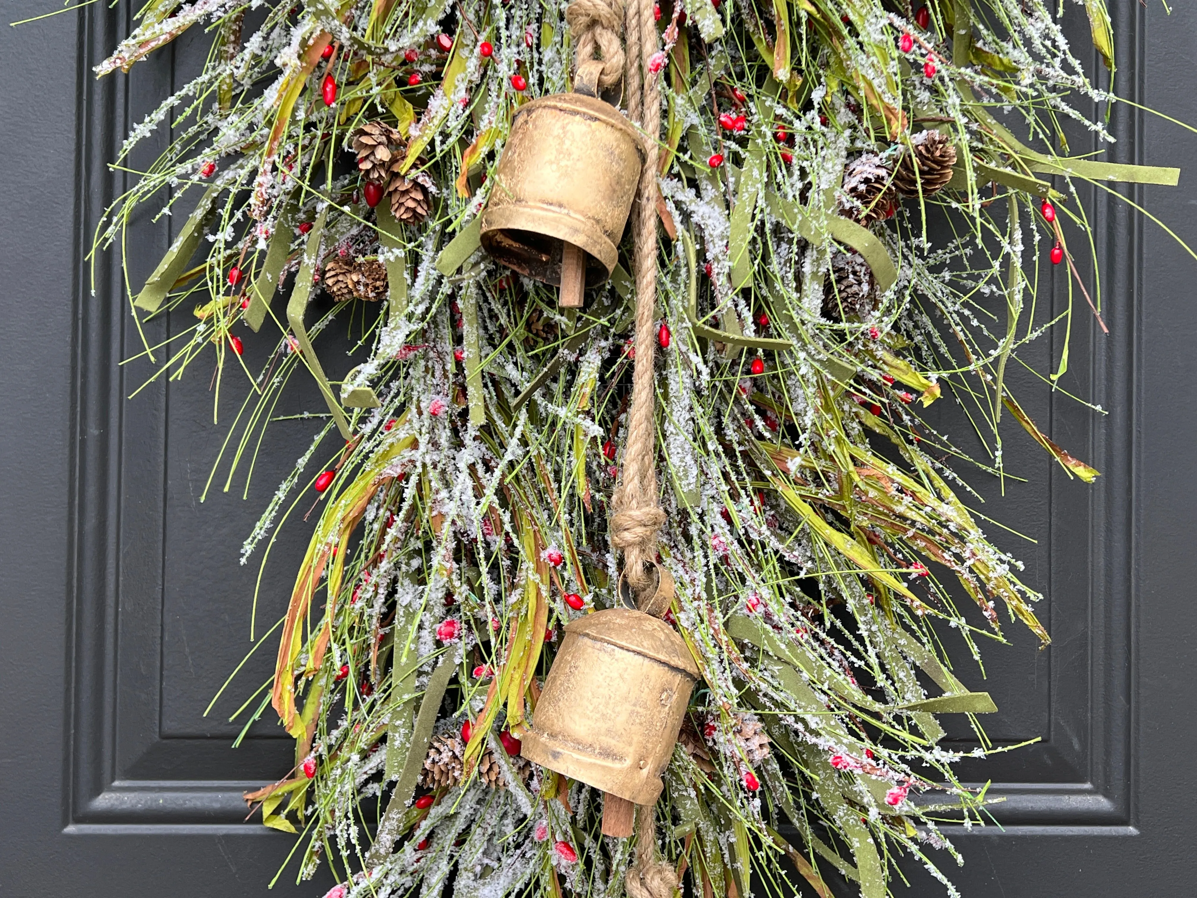 Nostalgic Christmas Teardrop Swag Wreath with Gold Bells