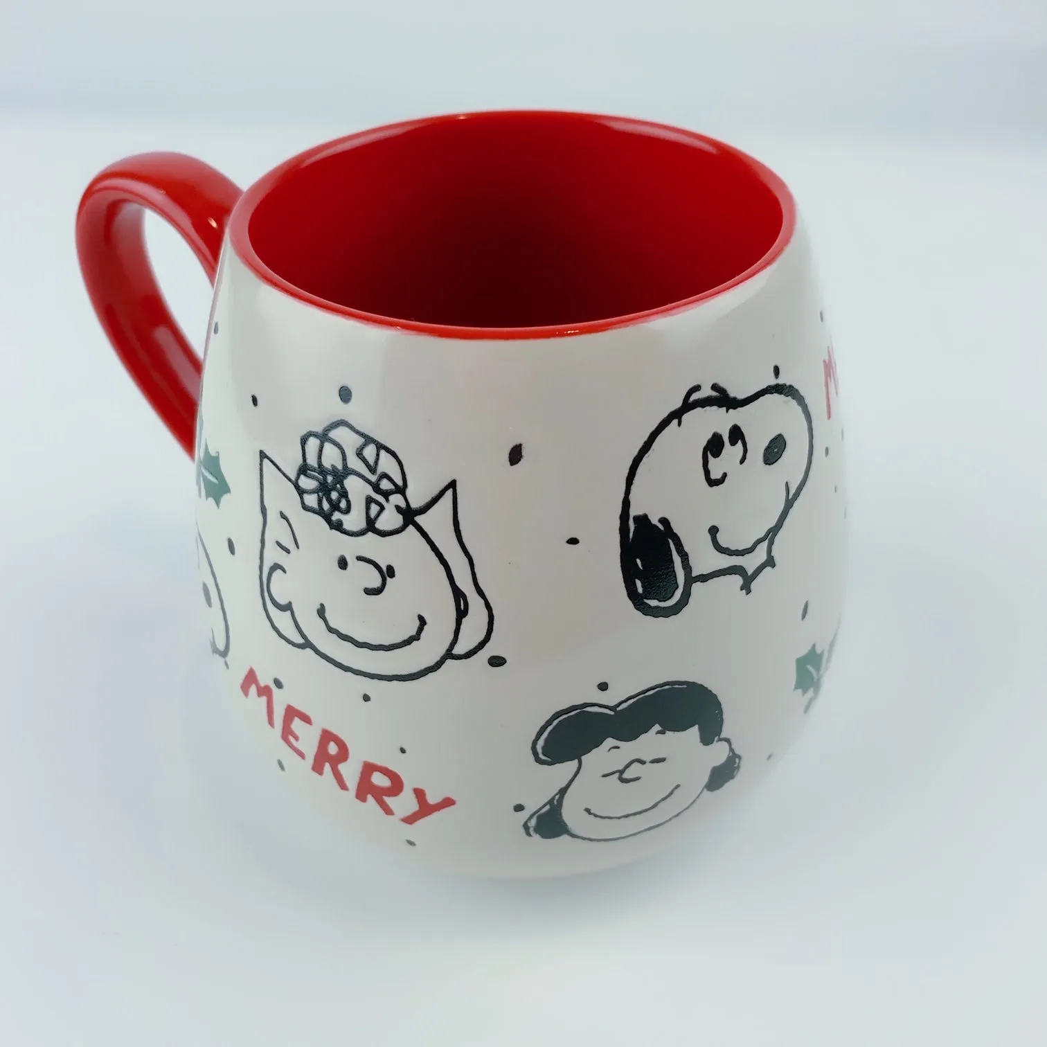 Peanuts Charlie Brown & Friends & Snoopy Ceramic Merry Holly Berry Mug 18 oz