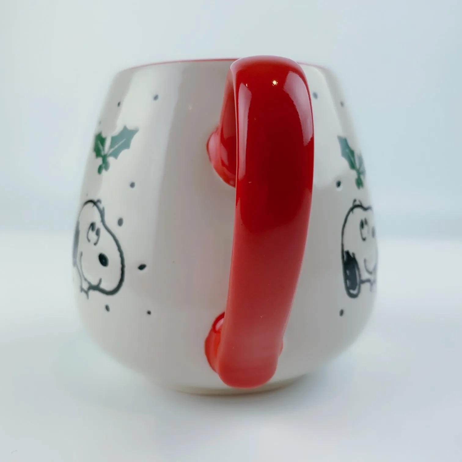 Peanuts Charlie Brown & Friends & Snoopy Ceramic Merry Holly Berry Mug 18 oz
