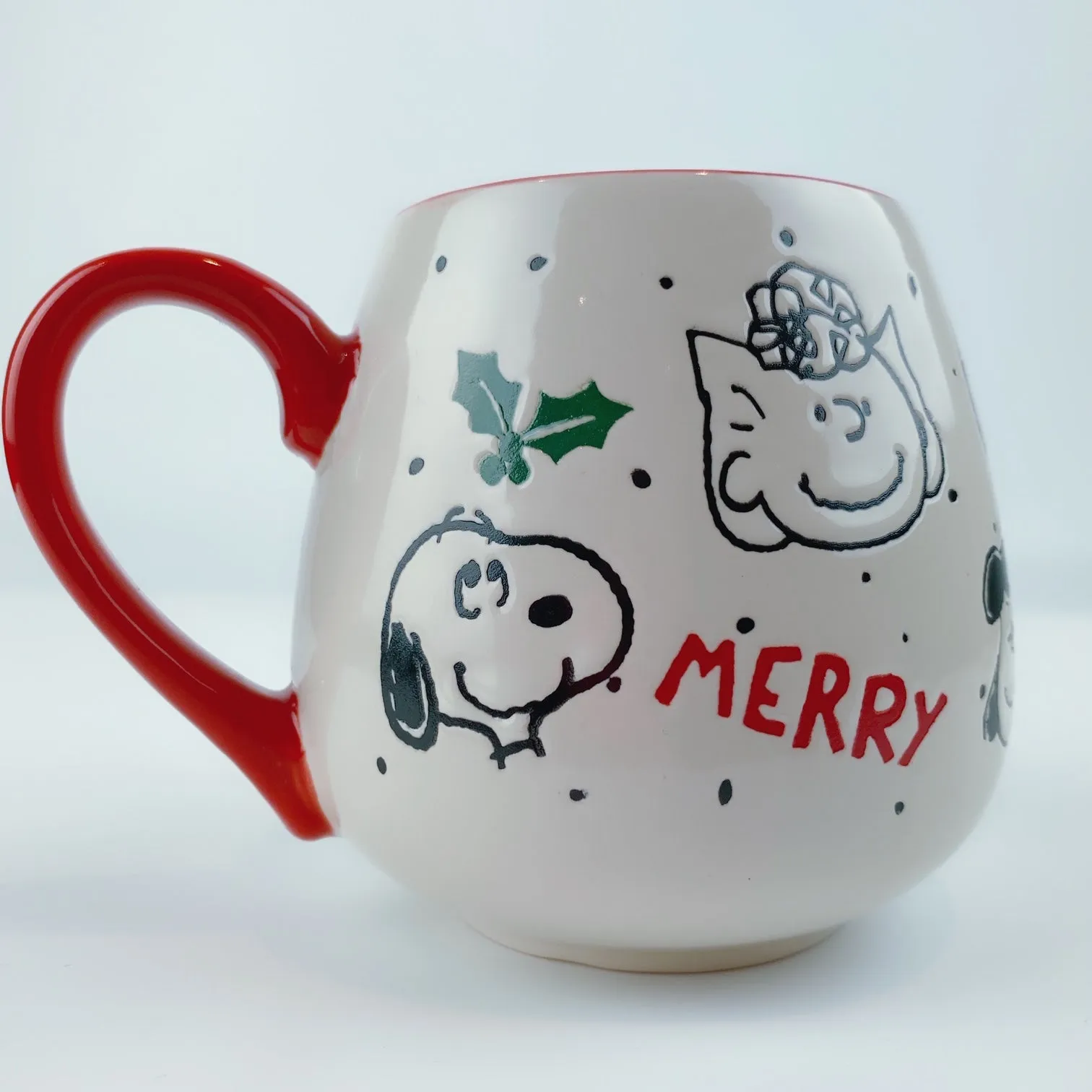 Peanuts Charlie Brown & Friends & Snoopy Ceramic Merry Holly Berry Mug 18 oz
