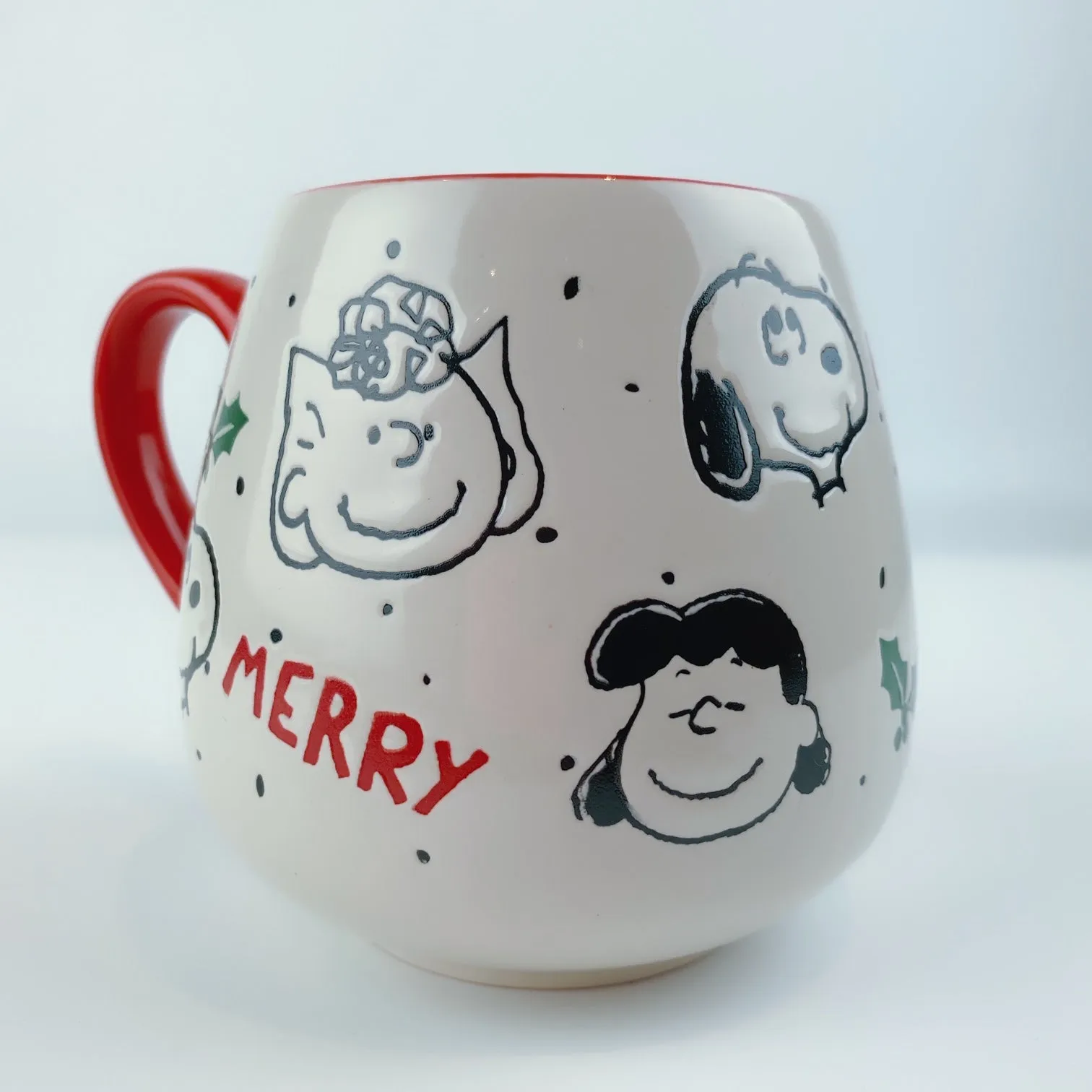 Peanuts Charlie Brown & Friends & Snoopy Ceramic Merry Holly Berry Mug 18 oz